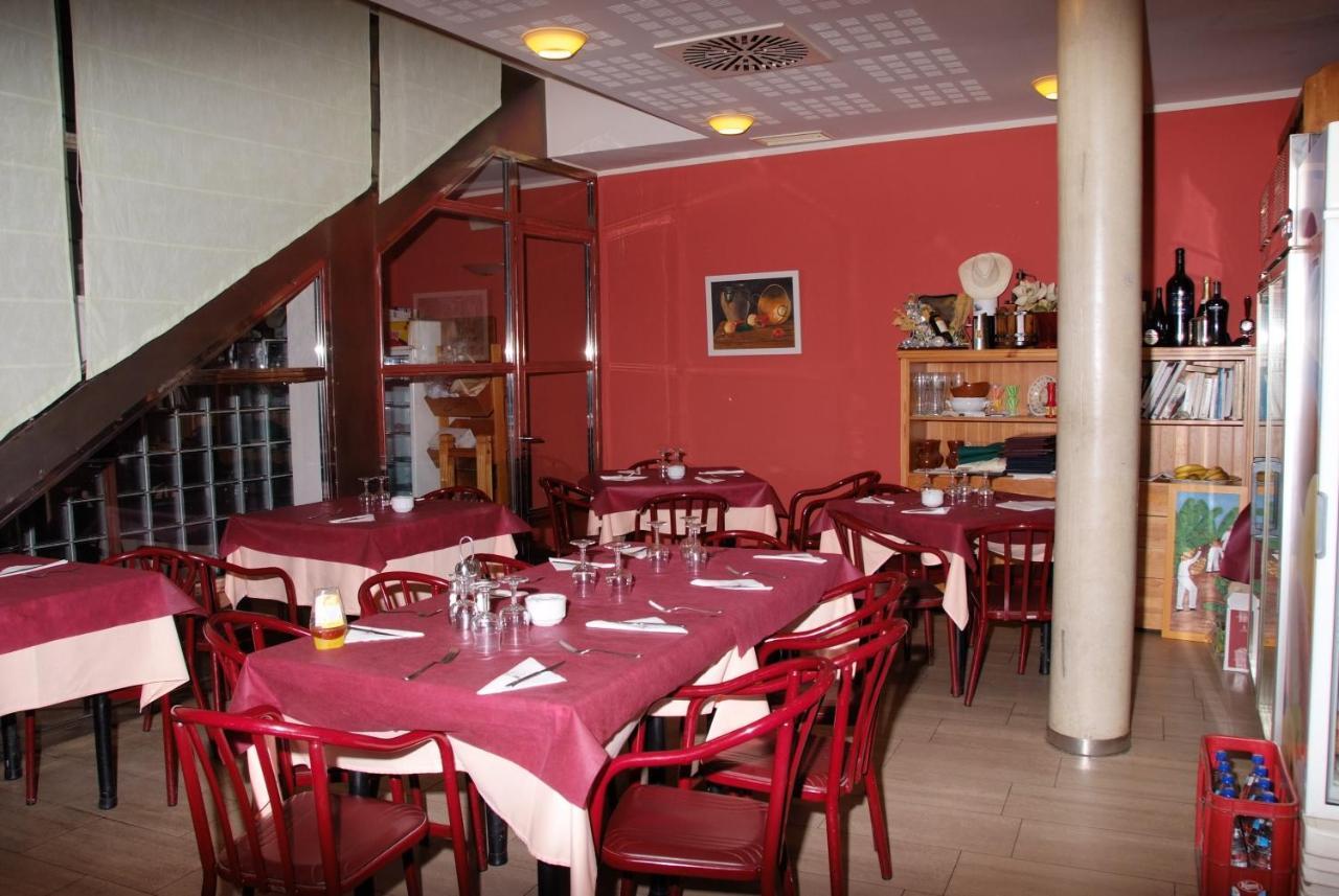 Hostal Restaurante Baraka อาลากอน ภายนอก รูปภาพ
